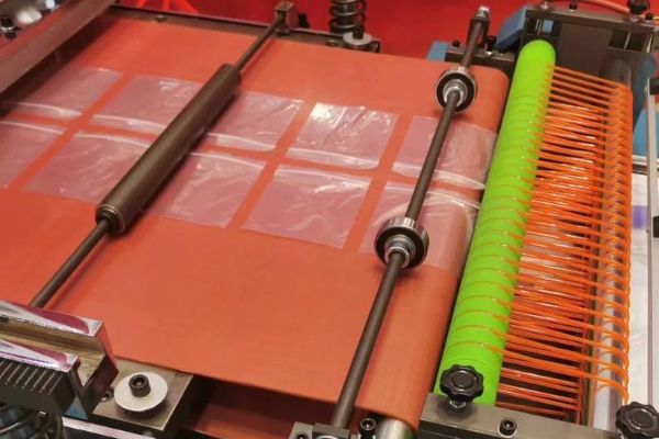 Bande transporteuse en silicone sans soudure pour machine à repasser